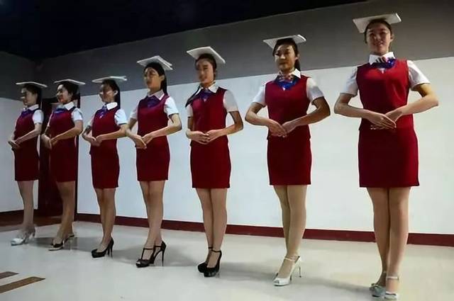 社交礼仪 | 优雅女人的基本站姿