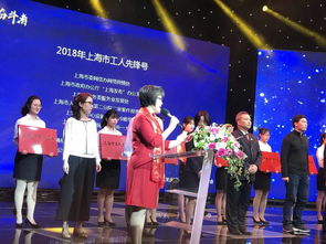 秘书系礼仪队助力市市级机关五一劳动节表彰大会，展现专业志愿服务风采