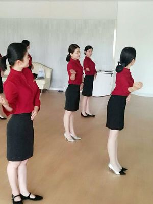 新时代宾馆康乐部礼仪集训精彩集锦 以服务为本，礼仪为先